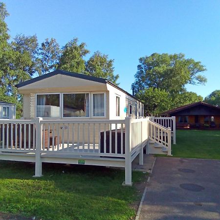 Beautiful 3 Bedroom Caravan With Hot Tub - Tattershall Lakes Экстерьер фото