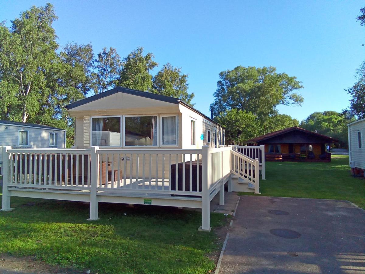 Beautiful 3 Bedroom Caravan With Hot Tub - Tattershall Lakes Экстерьер фото