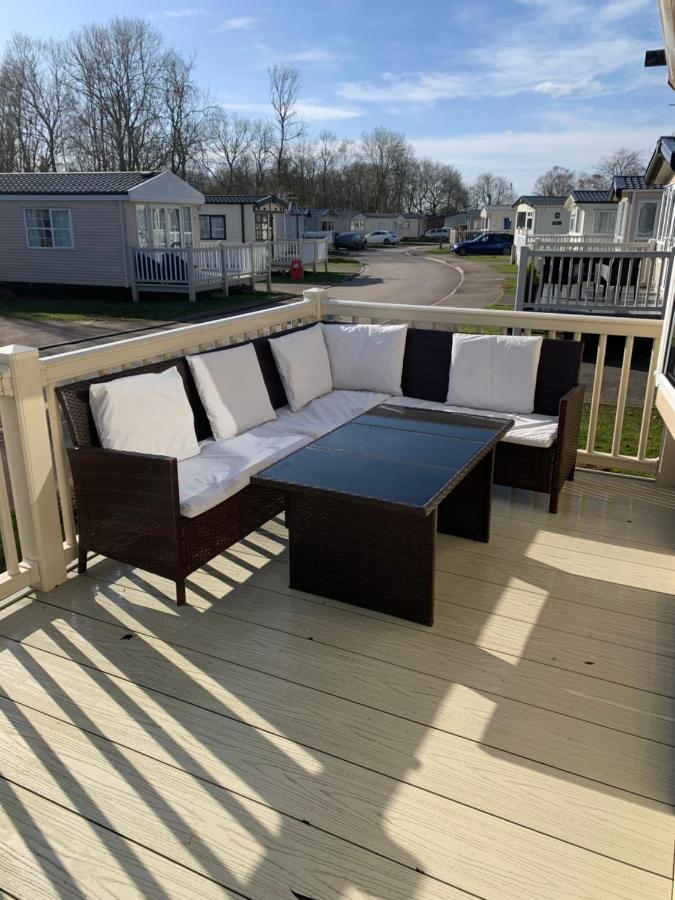 Beautiful 3 Bedroom Caravan With Hot Tub - Tattershall Lakes Экстерьер фото