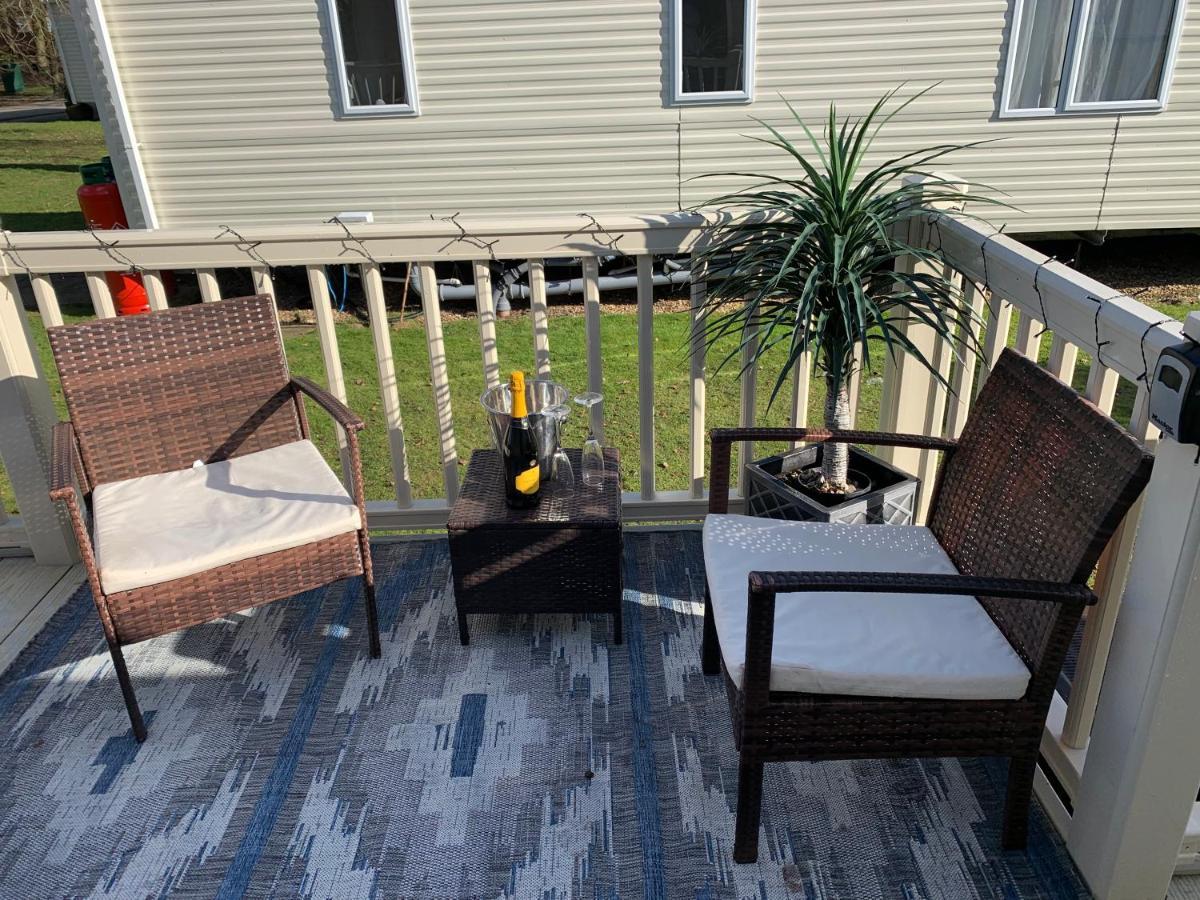 Beautiful 3 Bedroom Caravan With Hot Tub - Tattershall Lakes Экстерьер фото