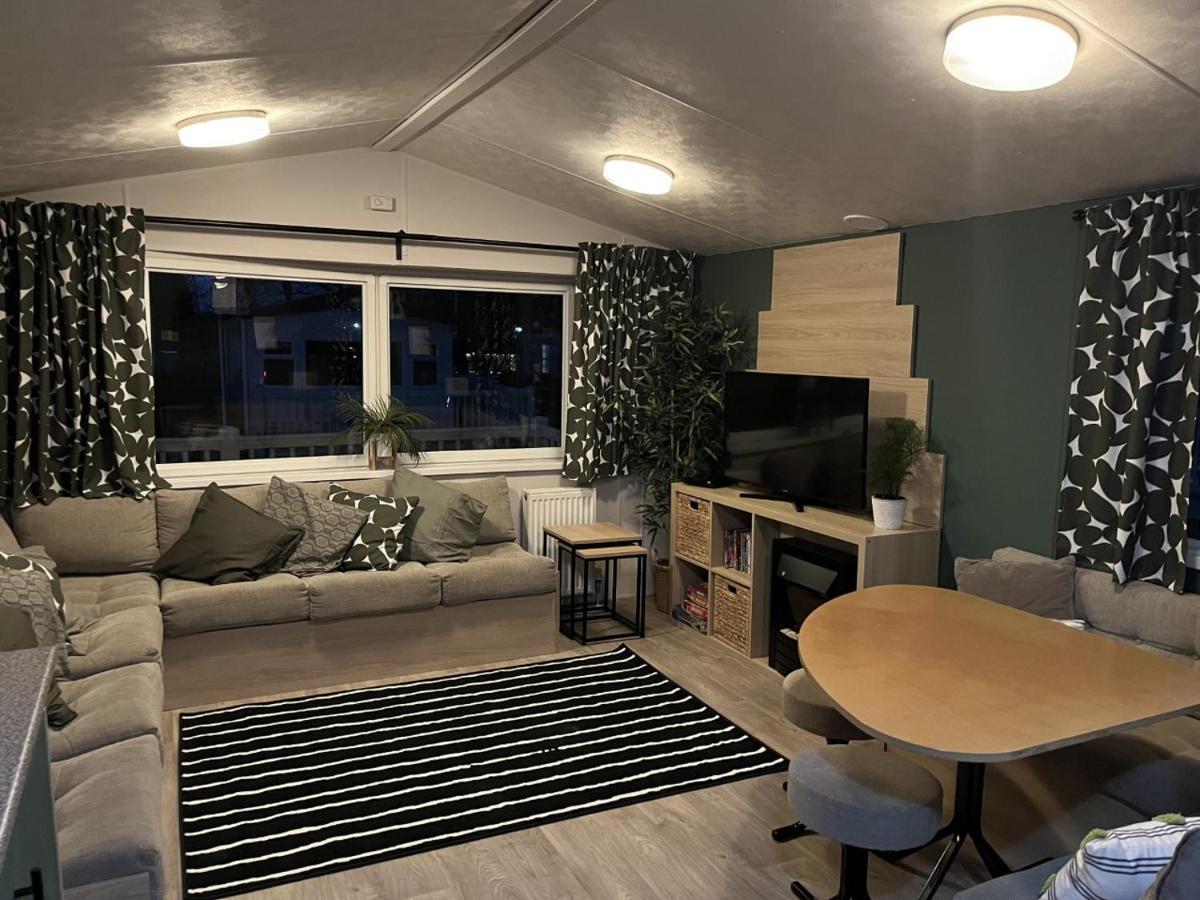 Beautiful 3 Bedroom Caravan With Hot Tub - Tattershall Lakes Экстерьер фото